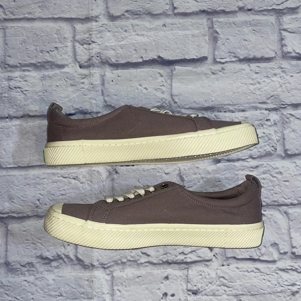 Cariuma OCA Low Canvas Sneakers Mystic Grey - Size 9.5